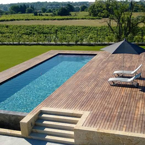 Pose de parquet extérieur Ipé contour de piscine
